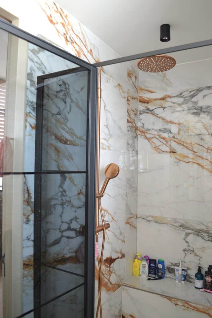 Loodgieter Amsterdam | Douche Nieuw in Casco Woning